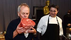 Kalau punya stok daging sapi di kulkas, banyak orang sering bingung akan mengolahnya menjadi masakan apa. Intip Persiapan Tim Chef Wolfgang Puck Meracik Hidangan Mewah Untuk Pesta Oscar Foto 6