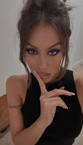 Maya Adler's Instagram, Twitter & Facebook