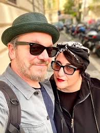 Quando ti accorgi che nelle foto assumi sempre la stessa posizione e fai  sempre la stessa espressione 😂