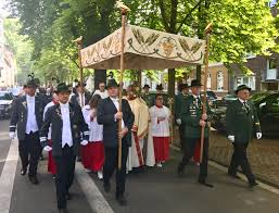 In 1578 the rightfully elected rector was deposed because he refused to participate in the corpus christi procession.: Fronleichnamsprozession 2019 Pfarreiengemeinschaft Neuss Mitte