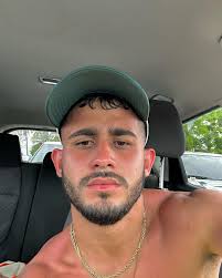 Larry Muñiz (@larry_joel24) • Instagram photos and videos