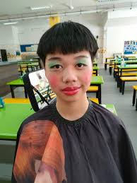 📌丢回之前在新加坡🇸🇬参演Channel 5 《Third Rail》电视剧照片🎬  📌第一次饰演被🎥「霸凌」的角色还画了妆，感觉很特别也很刺激，我喜欢参与不同的角色来挑战自己的极限😆  📌想收看的朋友们可以扭开新加坡Channel 5频道收看哦！ ✔️Throw back the photos from the TV ...