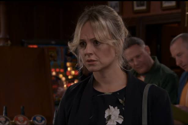 Coronation Street fans 'work out' what's wrong with Sarah and she's not  pregnant - OK! Magazine