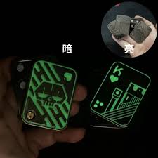 📢 台灣現貨｜Kaeroi AK骷髏撲克金屬推牌啪啪幣｜EDC夜發光磁鐵力解舒減紓壓神器｜辦公室手指尖小物壓牌器玩具| 蝦皮購物