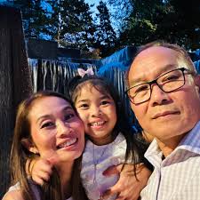 ພໍ່ແມ່ຂ້ອຍຢ່າກັນ.ຕັ້ງແຕ່ຂ້ອຍອາຍຸ8ປີ.ຕົກມາປີ2025  ຂ້ອຍເອງດີໃຈຫຼາຍຈົນເສຍນ້ຳຕາແບບບໍ່ຮູ້ຈັກອາຍໃນມື້ນັ້ນ ...