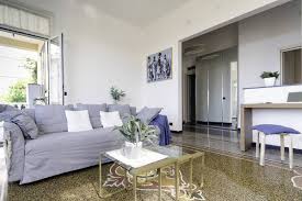 Appartamento con 10 vani in vendita a savona, in piena zona centrale con affaccio su corso italia e corso mazzini ed a 100 metri dal mare. Venduto Vendita Appartamento Savona Agenzia Immobiliare Passepartout