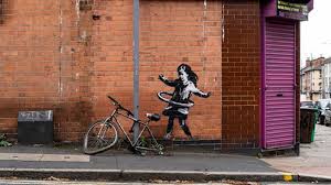 He keeps his identity a secret. Banksy In Nottingham Sicherer Ohne Fahrrad Kultur Sz De