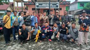 Download lagu fakta psht vs dayak (6.52mb) dan streaming kumpulan lagu fakta psht vs untuk melihat detail lagu fakta psht vs dayak klik salah satu judul yang cocok, kemudian untuk link. Keluarga Hingga Tokoh Desak Psht Kotim Dibubarkan