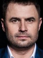 Znany z występów w kabarecie paranienormalni, założonym w 2004 roku wraz z robertem motyką i rafałem kadłuckim. Igor Kwiatkowski Filmweb
