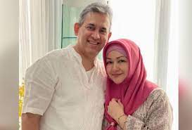 Dr hajjah puteri julia nabilah yang mengenakan busana merah jambu lembut. Bermadu Kali Kedua Ziela Jalil Tidak Pernah Mahu Berahsia Astro Awani