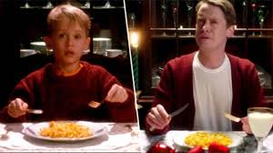 Archiviato l'entusiasmo per l'annuncio del reboot di mamma ho perso l'aereo, da agosto l'attesa era tutta per il ruolo del protagonista. Mamma Ho Perso L Aereo 27 Anni Dopo Kevin Rientra Nella Casa Per Girare Uno Spot La Repubblica