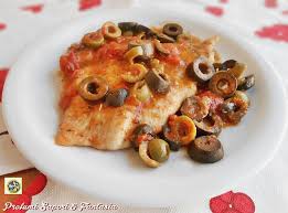 Vorrei qualche ricetta per cucinare delle fette di petto di tacchino,magari anche aggiungendo qualche contorno. Petto Di Tacchino Al Pomodoro Basilico E Olive Ricetta Facile
