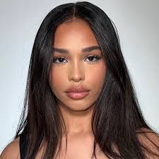 Mariah Lewis's Instagram, Twitter & Facebook