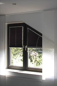 240613195315vorhang dachschraege jpg 1 200 900 pixel dachschrage fenster vorhange gardinen wohnzimmer. Jalousien Rollos Plissees Produkte Rainer Scheid Textiler Wohnen Im Saarland Gardinen Teppiche Sichtschutz Sonnenschutz Plissee