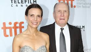 Il s'agit du quatrième volet de la série des indiana jones. 18 Celebritiy Couples With Significant Age Gaps