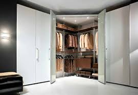 La cabina armadio ad angolo in vendita nel sito etnicart copre tutte le esigenze in termini di organizzazione dello spazio della camera da letto. Cabina Armadio Ad Angolo Mercantini Mobili In Alluminio Laccato