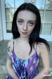 Amateur brunette girl Kitty Cam shows off her shaved lovebox - Pichunter