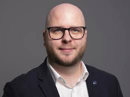 Mixed Messages Mark the Q2 Recruitment Story