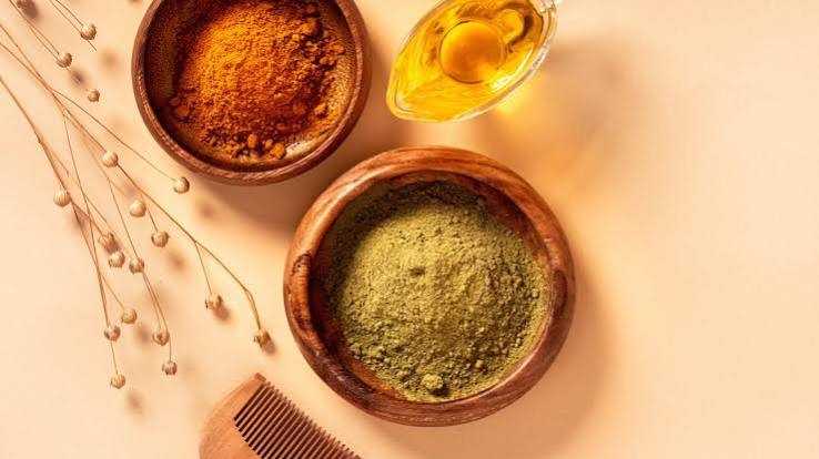 Henna Benefits for Hair: How to Get Rich Auburn Locks
