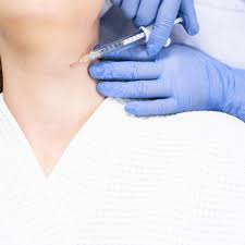Younger and younger people are getting those creases across their necks. How To Get Rid Of Tech Neck Micro Botox Is Here To Help Urban You Modern Beauty Wellness