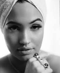 In 2017, she had her breakthrough with finders keepers. Aktueller Hit Don T Call Me Up Warum Sangerin Mabel Die Teenagerherzen Erobert Friedrichshain
