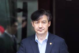 조국 교수는 2011년 2월 18일 프레시안과의 인터뷰에서 다음과 같이 주장했다. ì¡°êµ­ ì±…ì— ì„œë¯¼ í•­ë³µí•œë‹¤ ë©˜íƒˆì™• í•˜ê³  ì‹¶ì€ ëŒ€ë¡œ ë‹¤ í•´ë¼ ì¤'ì•™ì¼ë³´