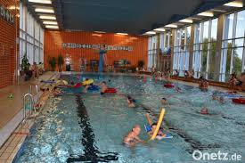 Im garderobenbereich gilt nach wie vor maskenpflicht. Corona Lockdown Hallenbad Moosbach Muss Wieder Zusperren Onetz