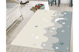 Çocuk odası halı modelleri üretiminde polyamid hammaddesi kullanılıyor ve bu hammadde kullanım ömrününde çok uzun olmasını sağlıyor. Cocuk Ve Bebek Odasi Halilari 2021 Vivense