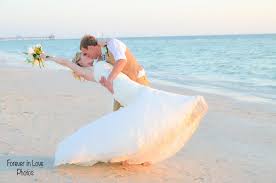 Beach wedding escort card and guest favor ideas from driftwood to sea glass and starfish, there are plenty of small beach trinkets you can incorporate into your wedding day plans. Clearwater Beach Weddings Clearwater Fl Weddings On Gulf Beach