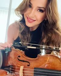 Good morning from Montreal! 🎻...