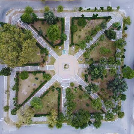 📷 Plaza Sarmiento Corazón de la Banda Sur y punto central del Casco  Histórico de San Francisco del Monte de Oro, invita a viajar en el tiempo y  descubrir parte de la