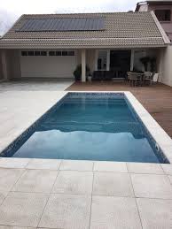 Diversos modelos de pisos e bordas cimentícios e atérmicos para piscina que garante o conforto térmico ao caminhar. Pisos Atermicos Ceramica Orlandin