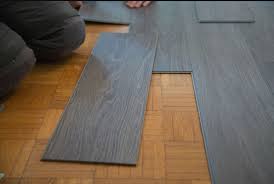 Harga lantai parket jati ukuran 1,2 x 5 x 20 cm untuk tipe jati grade a yakni 222.000/meter persegi, tipe jati grade b 295.000/meter persegi dan jati. Masih Ragu Beli Lantai Vinyl Ini Kelebihan Dan Kekurangannya Blog Qhomemart