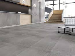 Fliesen Betonoptik Aus Feinsteinzeug Abriebfest Farbecht Fur Den Innen Und Aussenbereich Kostenfreier Musterve Fliesen Betonoptik Betonoptik Fliesen