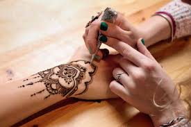 Traditionally, wedding henna always has the name of the significant other written in it. Henna Tattoo In Austin Town Bangalore Nicelocal In