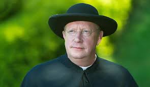 Padre Brown, la nueva serie de los fin de semana de Nova