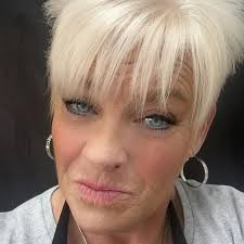 Are there walk-in hair salons in Boonville?