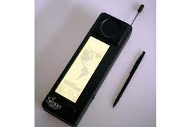 Like the most modern devices, the software in its 2mb rom combines the functions we normally find in a telephone (call management, contact directory, redial, etc.) with those we expect in a personal organizer (pda, via personal digital assistant), in a pager and in a fax device. Ibm Simon Der Vorreiter Der Smartphones Erschien Vor 20 Jahren