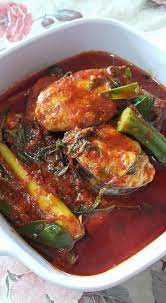 Everyone has their own interpretation for this favorite dish and there are endless adaptations; Resipi Asam Pedas Berempah Terlajak Sedap Versi Orang Melaka Kuah Pekat Secukup Rasa Memang Kaw Keluarga
