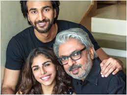 Malaal Stars Sharmin Segal And Meezaan Jaffery Pose With Sanjay Leela Bhansali Hindi Movie News Times Of India The movie is the story of shiva and. malaal stars sharmin segal and meezaan