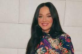 Before chatting to the host katy captioned her instagram post, mama has the night off so you get inches and @americanidol on @jimmykimmellive tonight ok ♥️ Katy Perry Unrecognisable After Showing Real Hair As She Admits Everything Is Fake Irish Mirror Online