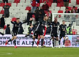 Burak yılmaz, galatasaray formasıyla beşiktaş ve fenerbahçe'ye birer gol kaydetti. Besiktas Burak Yilmaz La Zirveyi Zorluyor Boldmedya
