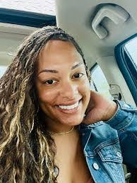 Renita Simmons's Instagram, Twitter & Facebook