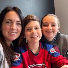 Avec qui aimerais-tu prendre un drink ou autre excellent produit de nos  amis Distillerie La Vallée Bleue? La Pépinière Ancestrale en collaboration  avec Distillerie La Vallée Bleue vous offre un *panier cadeau