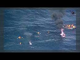 Fogo é a rápida oxidação de um material combustível liberando calor, luz e produtos de reação, tais como o dióxido de carbono e a água. Barco Com Migrantes Pega Fogo Em Alto Mar Youtube