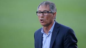 Born 14 september 1960) is an argentine professional football manager, currently in charge of brazilian club santos. Aseguran Que Ariel Holan Habria Recibido Oferta De Un Grande De Brasil Y La Uc Se Podria Quedar Sin Tecnico Emol Com