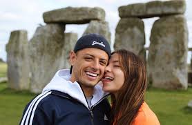 Desde hace varios meses se especula con la separación del delantero mexicano javier chicharito hernández con la modelo australiana sarah kohan, con quien tiene dos hijos pero que desde hace tiempo no se les ha vuelto a ver juntos. La Galaxy Star Javier Hernandez S Wife Sarah Kohan Is Law Graduate Who Says Being Naked Is One Of Her Favourite Things