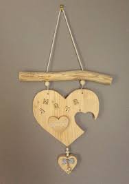 suspension cœurs en bois naturel sur mon site www atelierdecorinne art deco bois deco bois flotte coeur en bois