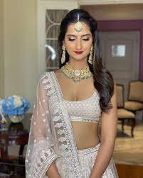 1 781 Likes 76 Comments Shradha Luthra Dollyouup Bys On Instagram It S In Times Like These That You Tru Face Shapes Indian Bridal Outfits Bridal Hair