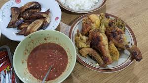 Masak malam hari ll masak sambal merah & lauk pauk, ini masak seperti biasanya di malam hari sebelum suami pulang kerja,maaf di dalam video nggak sempat di. Ayam Panggang Di Malam Hari